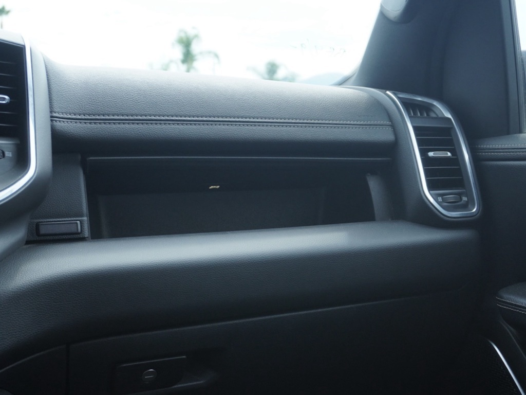 2024 Ram 1500 Laramie photo 28