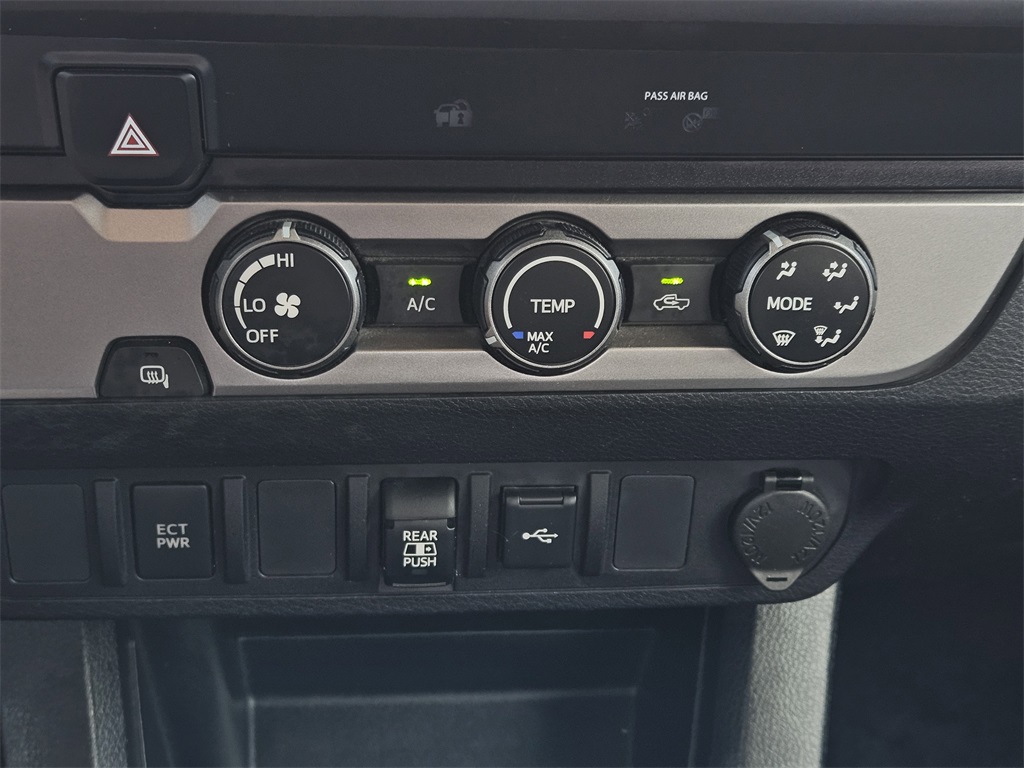 2020 Toyota Tacoma SR5 photo 16