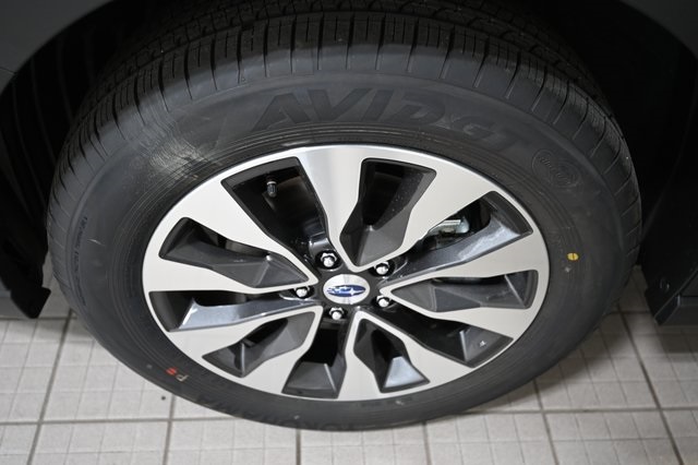 2025 Subaru Outback Touring photo 15