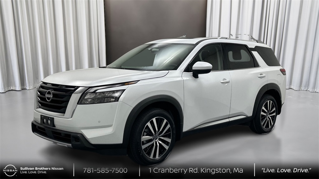 2025 Nissan Pathfinder Platinum's photo