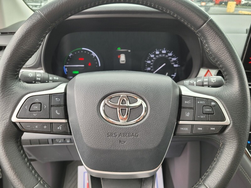 2021 Toyota Sienna XLE photo 23