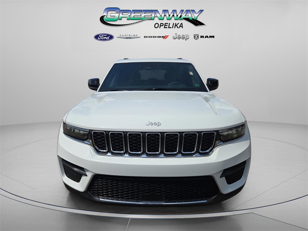 2025 Jeep Grand Cherokee Laredo photo 2