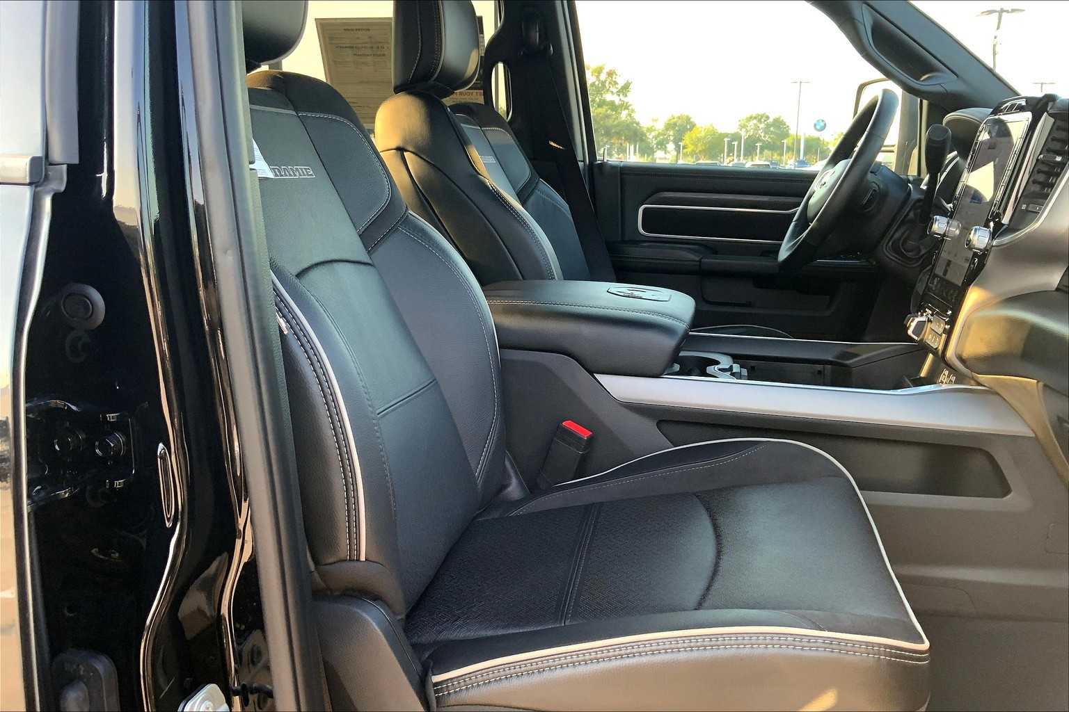 2024 Ram 3500 Laramie photo 8