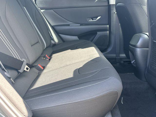 2025 Hyundai Elantra SEL Convenience photo 11