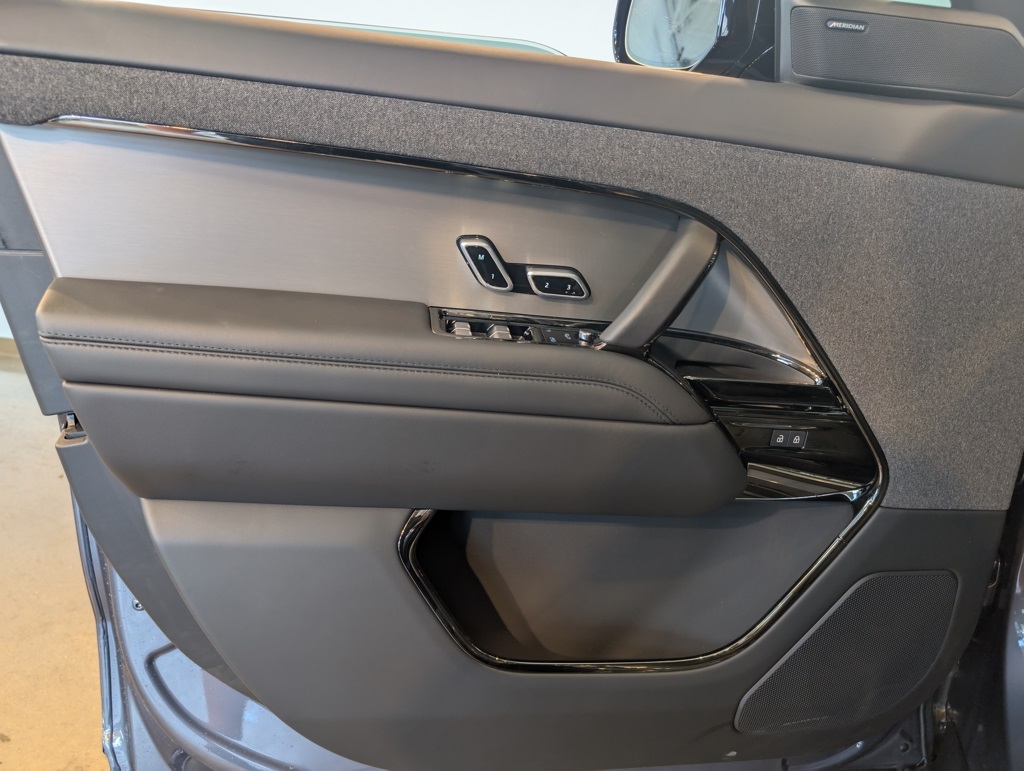 2025 Land Rover Range Rover Sport SE photo 4