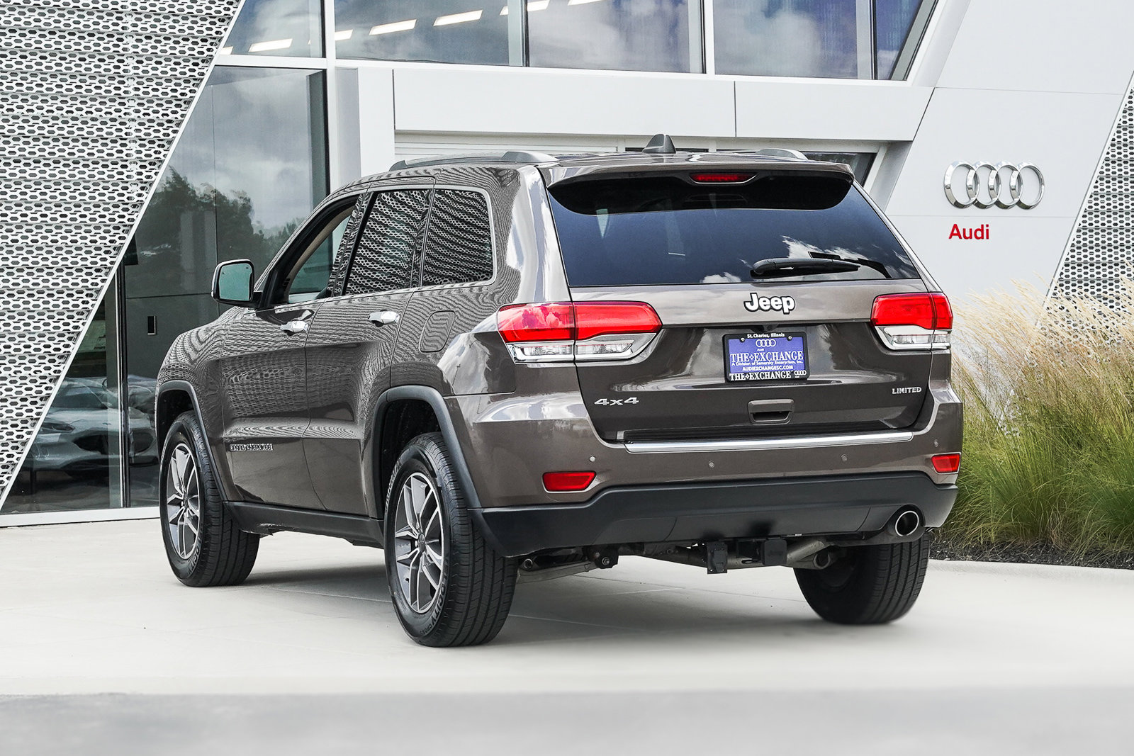2019 Jeep Grand Cherokee Limited photo 2