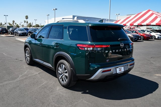 2025 Nissan Pathfinder SL photo 3
