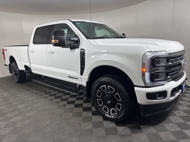 2026 Ford F-350 Super Duty Platinum's photo