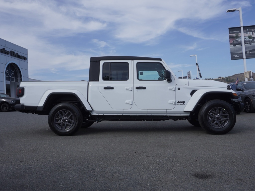 2025 Jeep Gladiator Sport photo 3