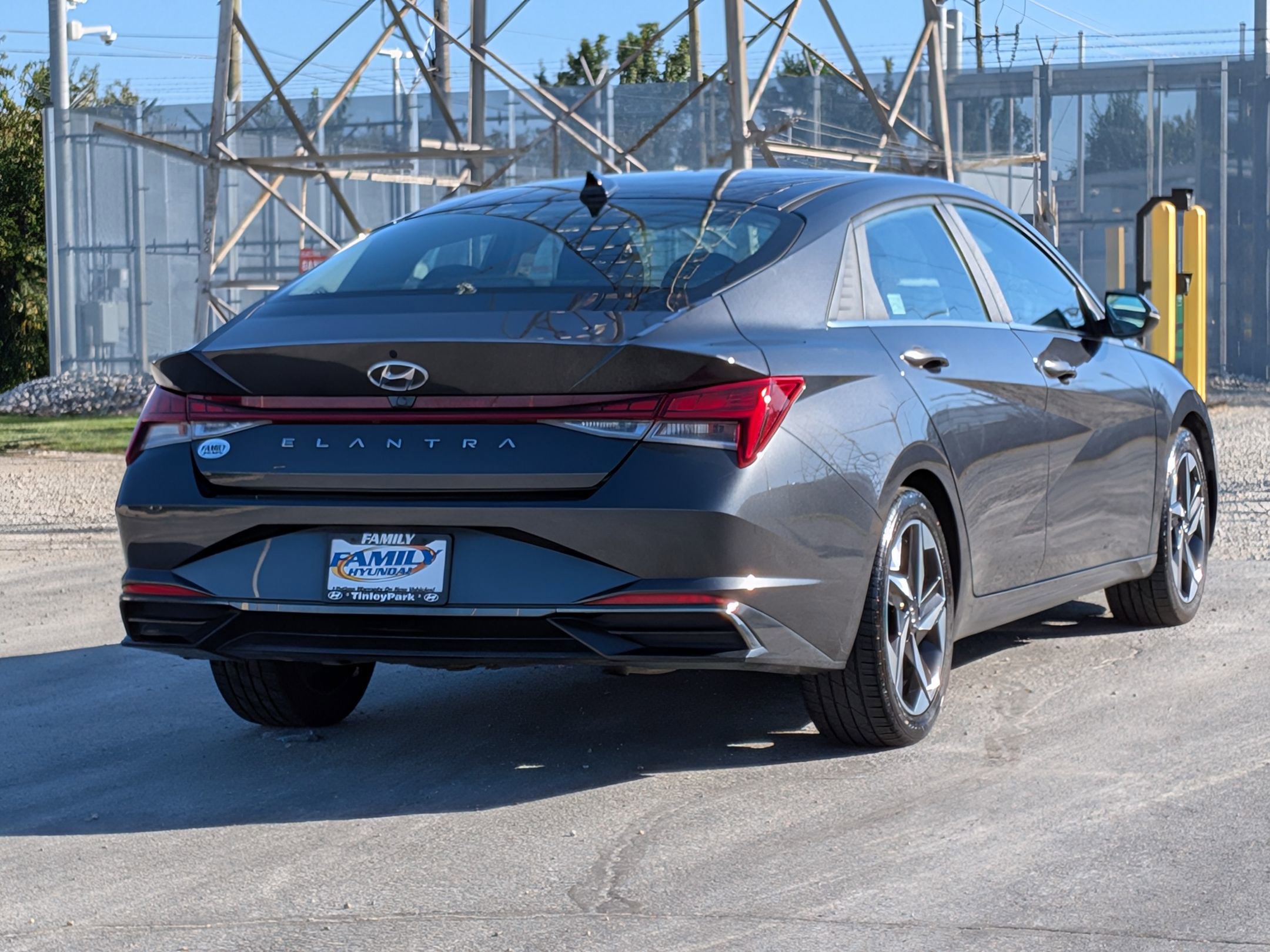 2021 Hyundai Elantra SEL photo 2