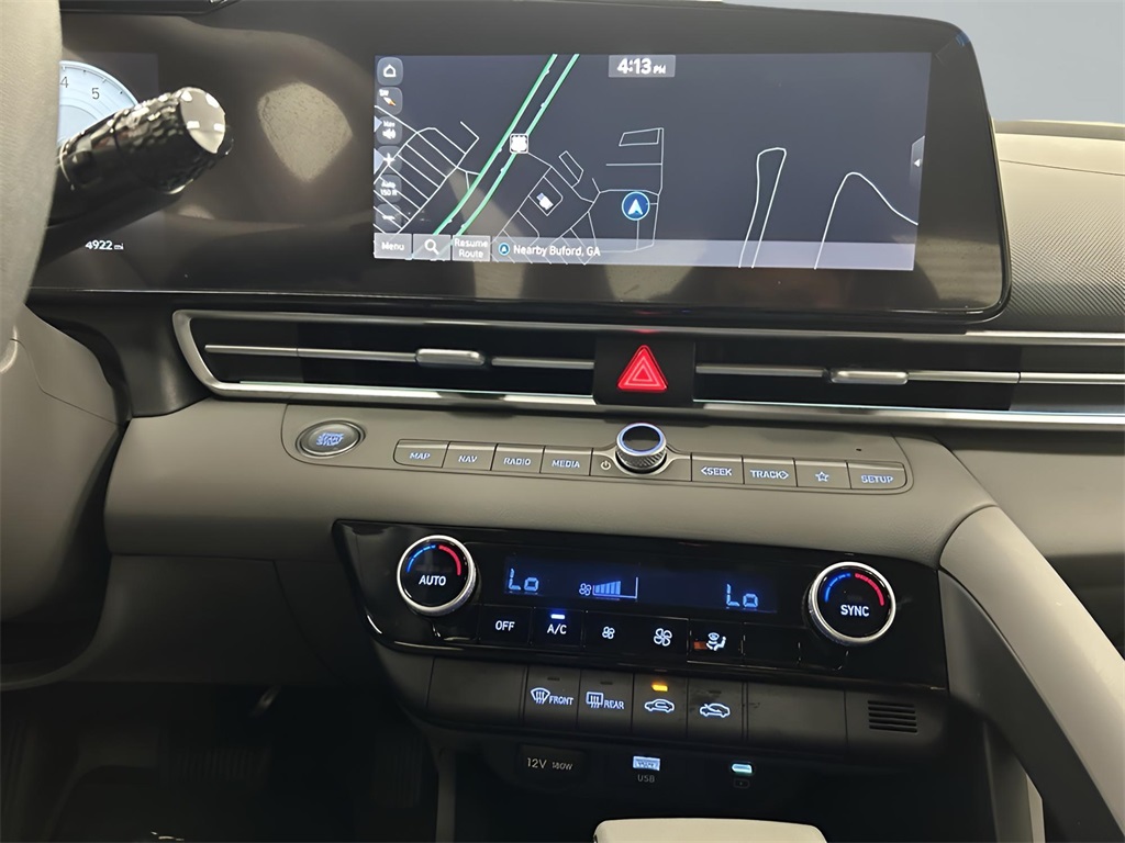 2024 Hyundai Elantra SEL photo 16