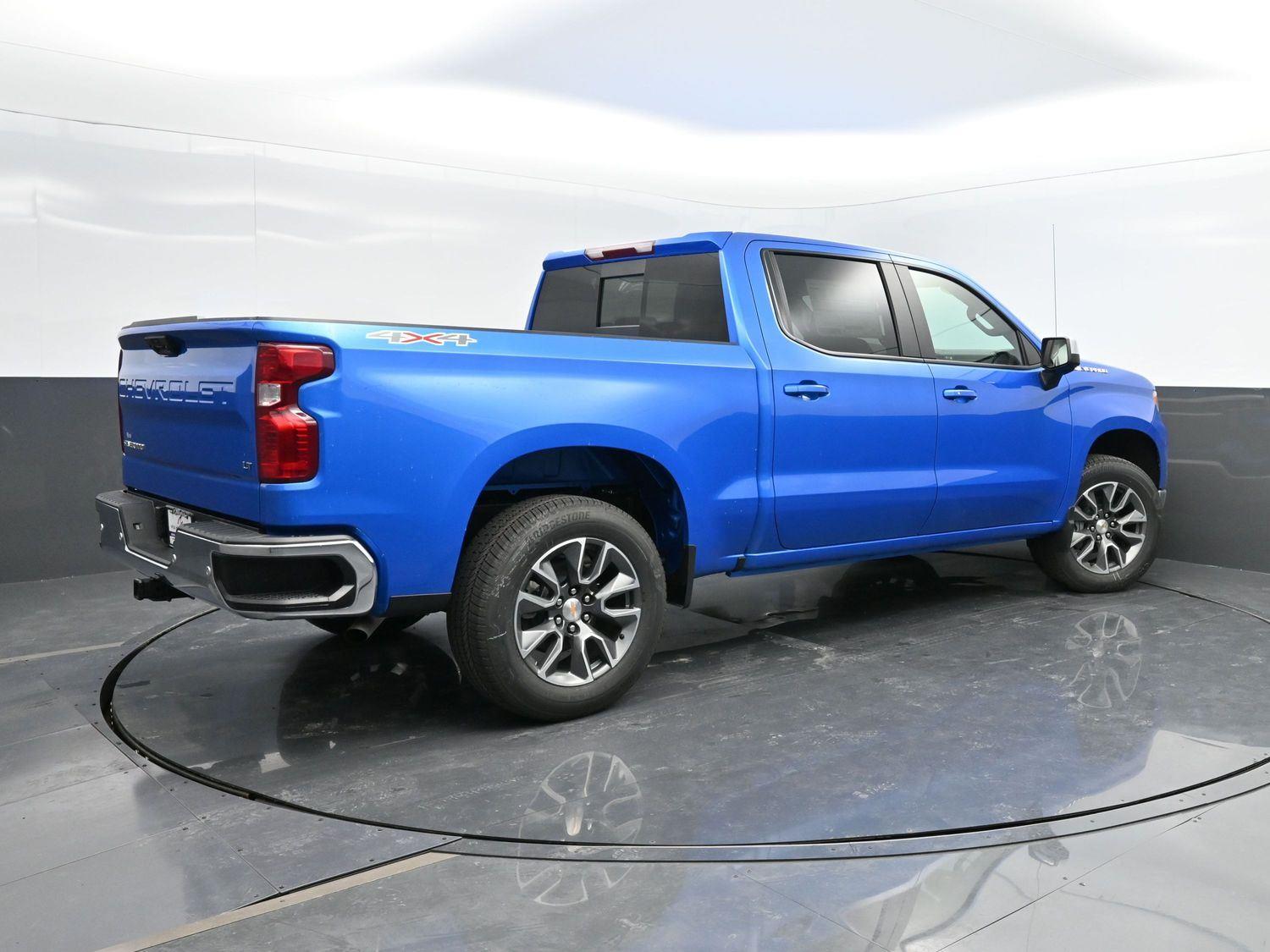 2025 Chevrolet Silverado 1500 LT photo 2