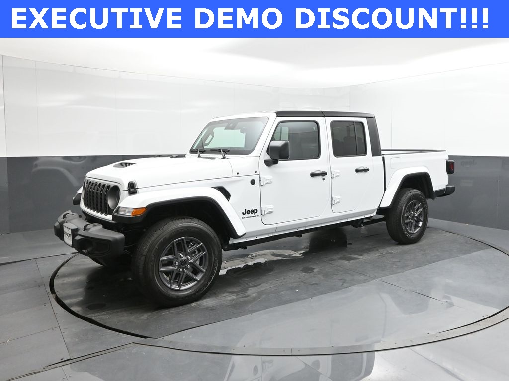 2025 Jeep Gladiator Sport S's photo