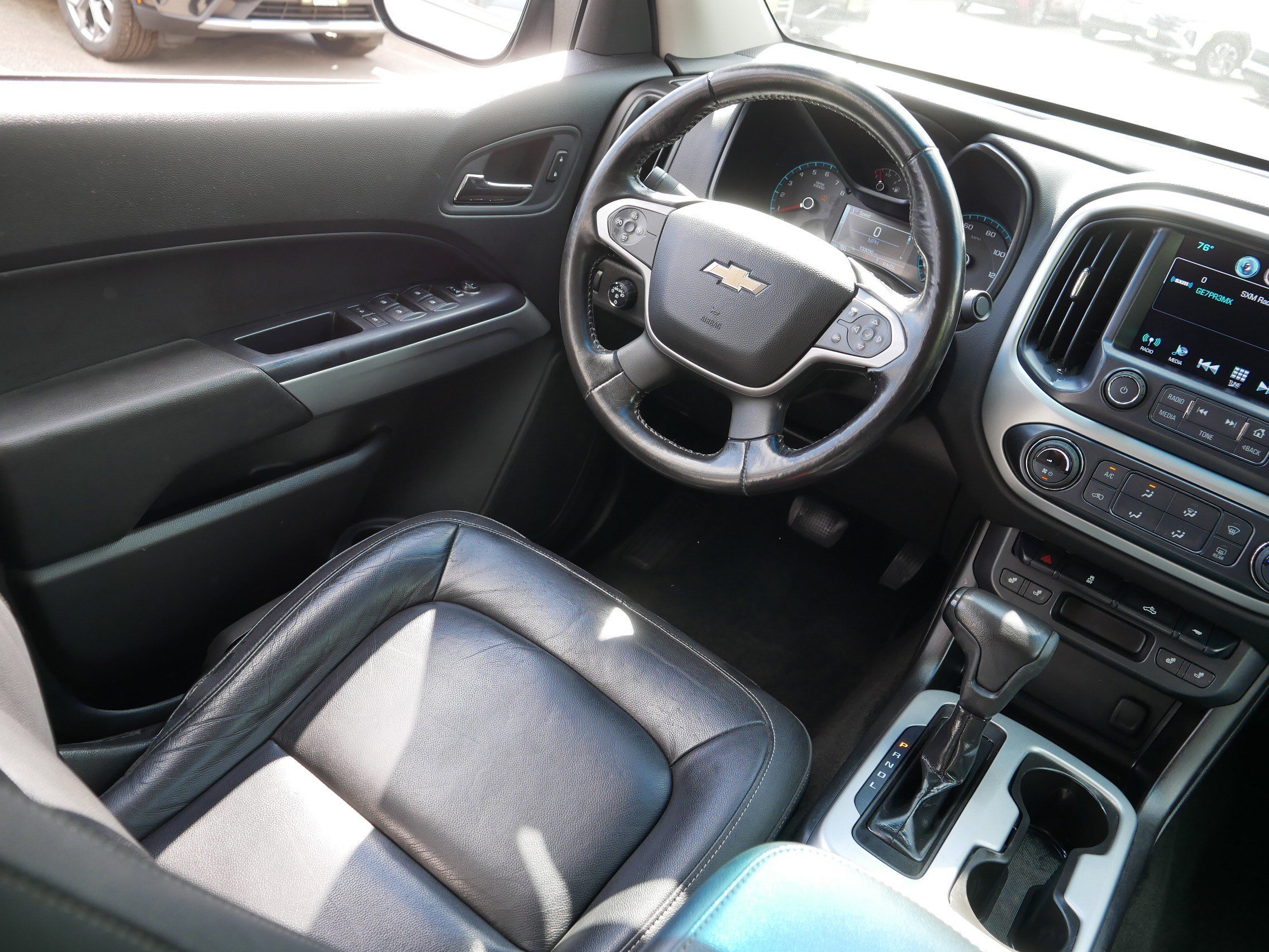 2017 Chevrolet Colorado LT photo 9