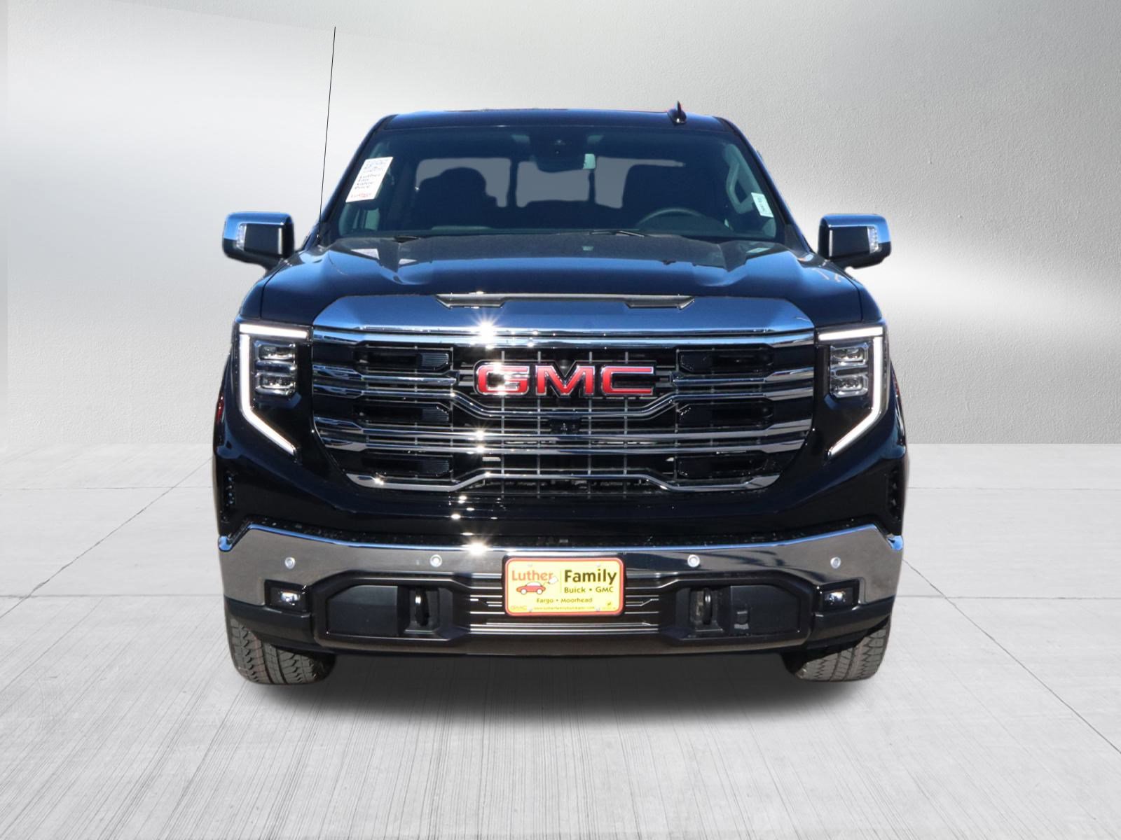 2026 Gmc Sierra 1500 SLT photo 2