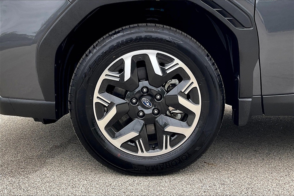 2025 Subaru Forester Premium photo 6