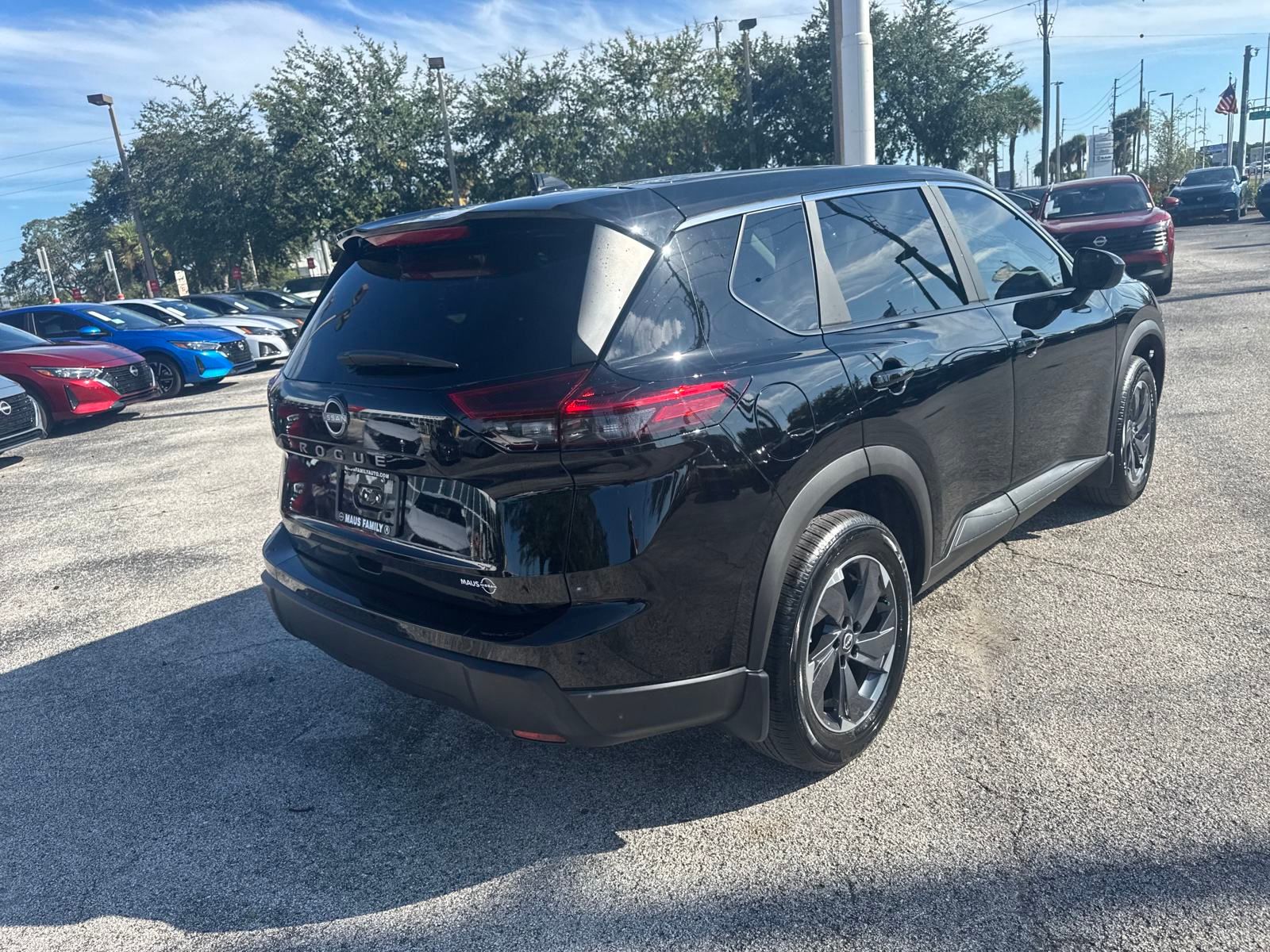 2026 Nissan Rogue SV photo 5