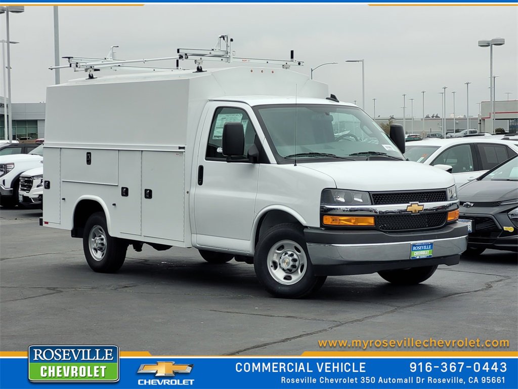 2025 Chevrolet Express Cutaway Base's photo