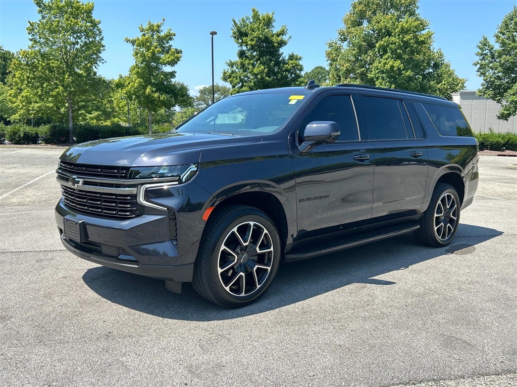 2022 Chevrolet Suburban RST photo 3