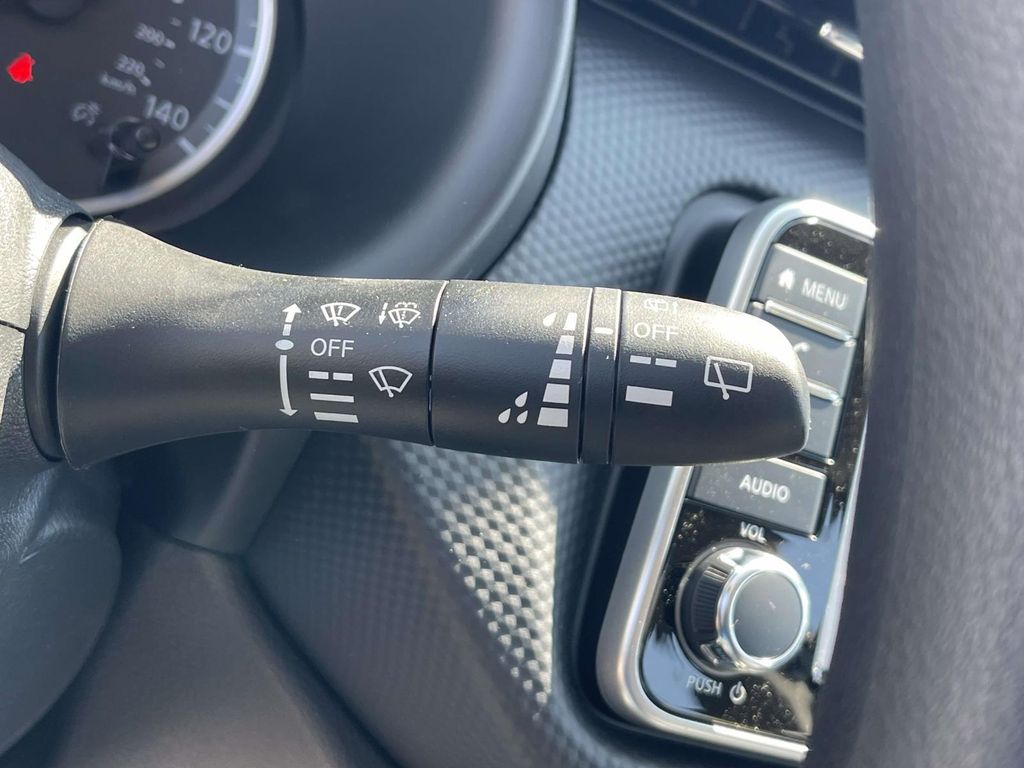 2025 Nissan Kicks Play S photo 23