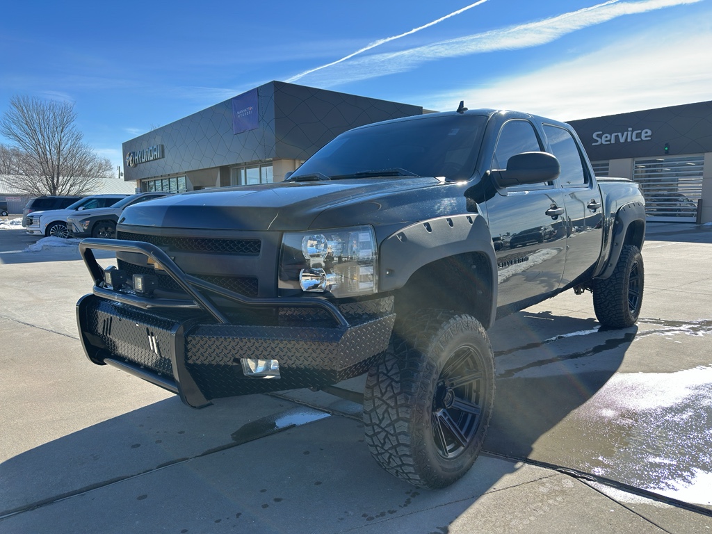 Used 2011 Chevrolet Silverado 1500 LT with VIN 3GCPKSE35BG289284 for sale in Manhattan, KS