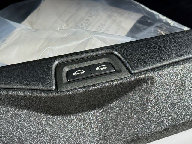 New 2026 White BMW M60i image 30