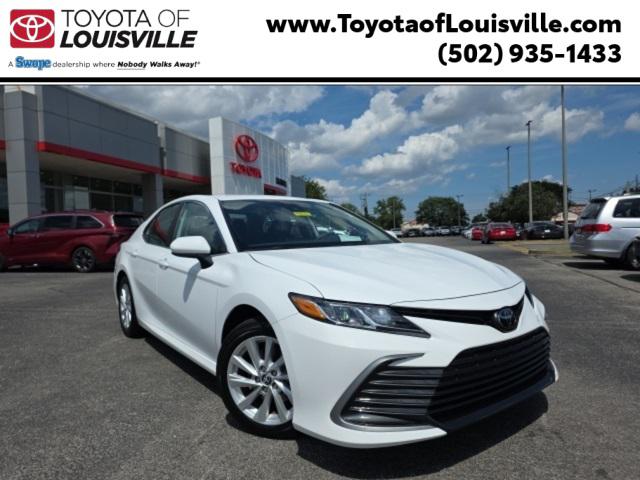 2024 Toyota Camry LE's photo