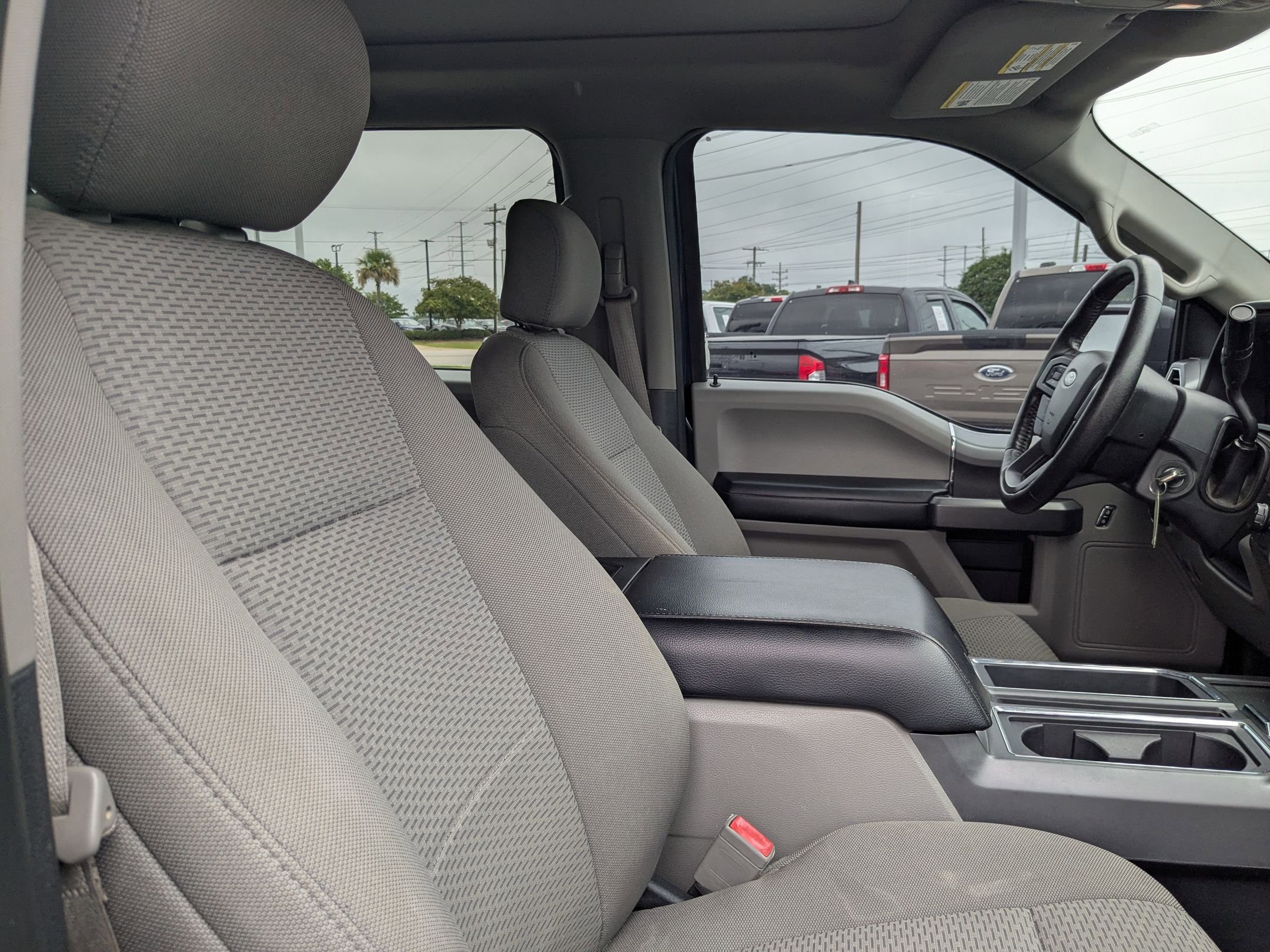 2020 Ford F-150 XLT photo 25