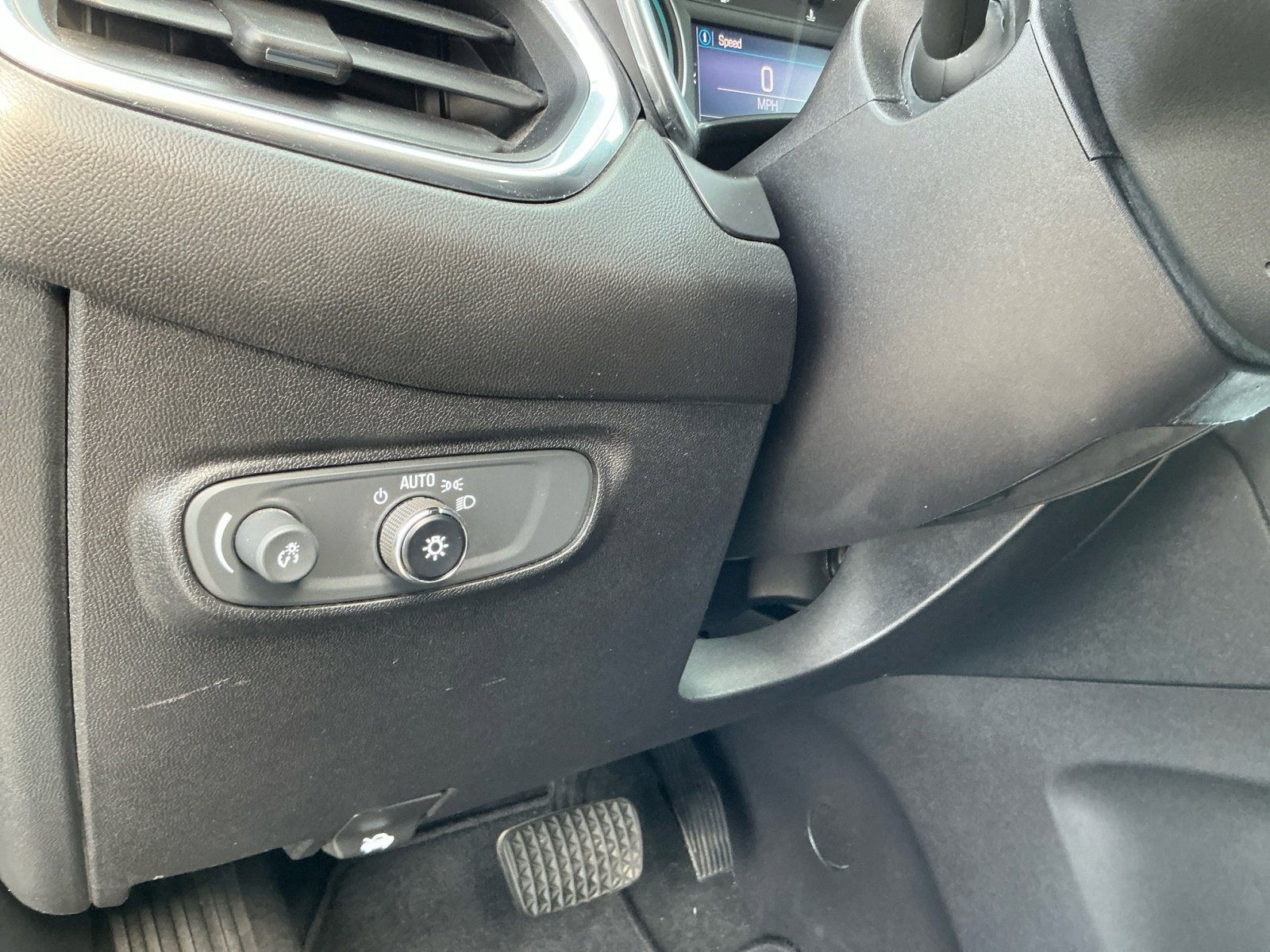 2019 Chevrolet Equinox LT photo 17