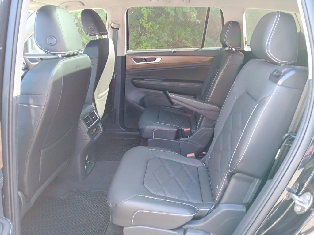 2025 Volkswagen Atlas SE Technology photo 23