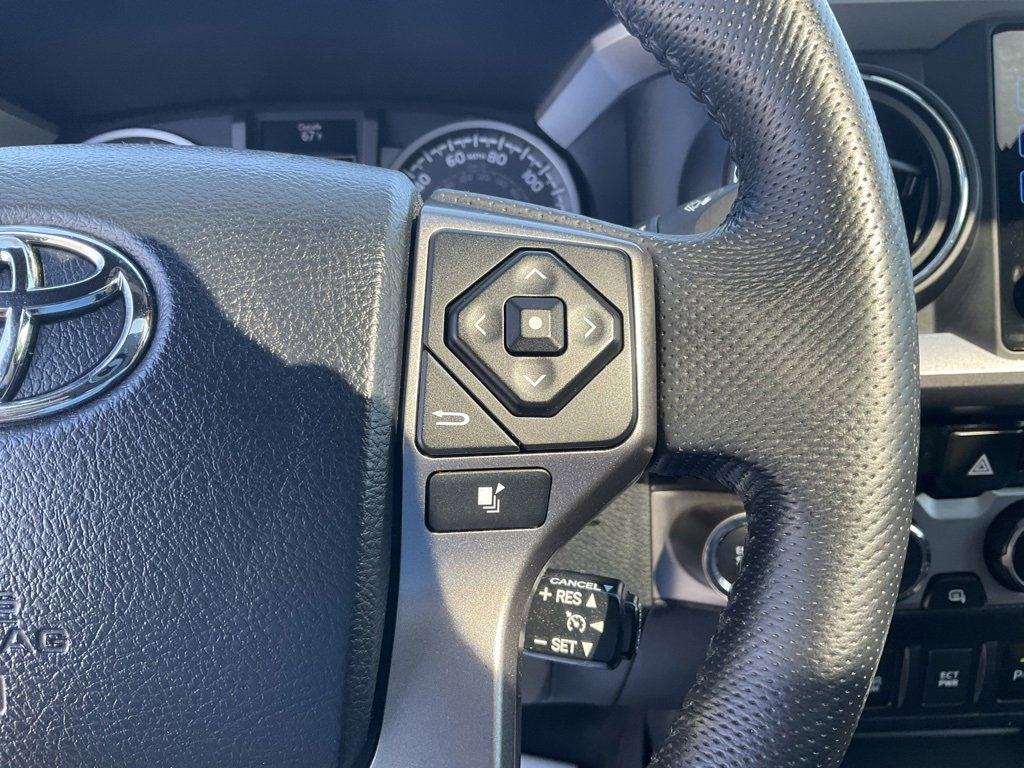 2016 Toyota Tacoma Limited photo 3