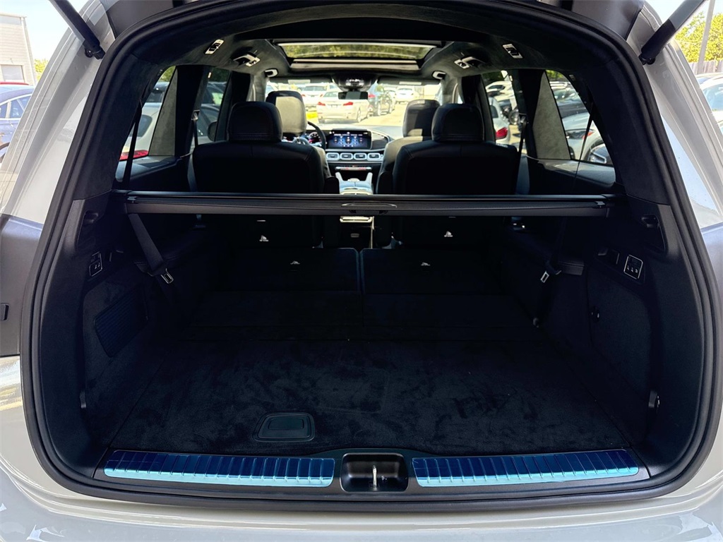 2025 Mercedes Benz GLS 63 AMG 4MATIC photo 4