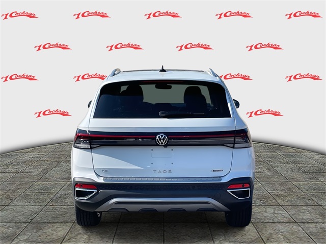 2025 Volkswagen Taos SE photo 4