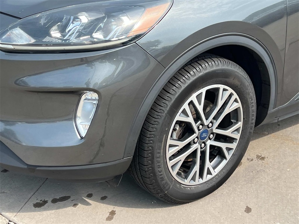 2020 Ford Escape SEL photo 8