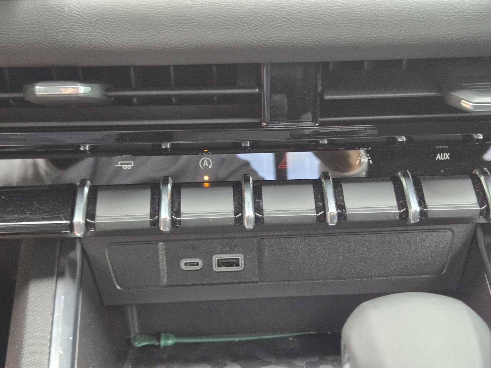 New 2025 Onyx Black GMC Elevation image 13