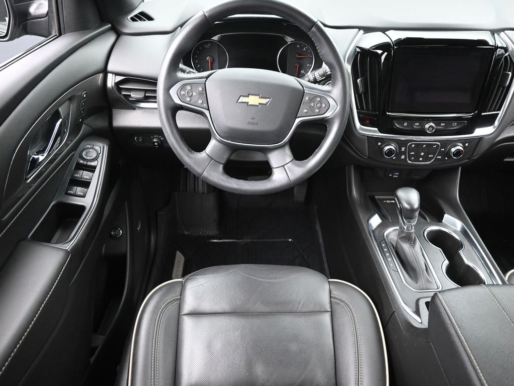 2022 Chevrolet Traverse Premier photo 2