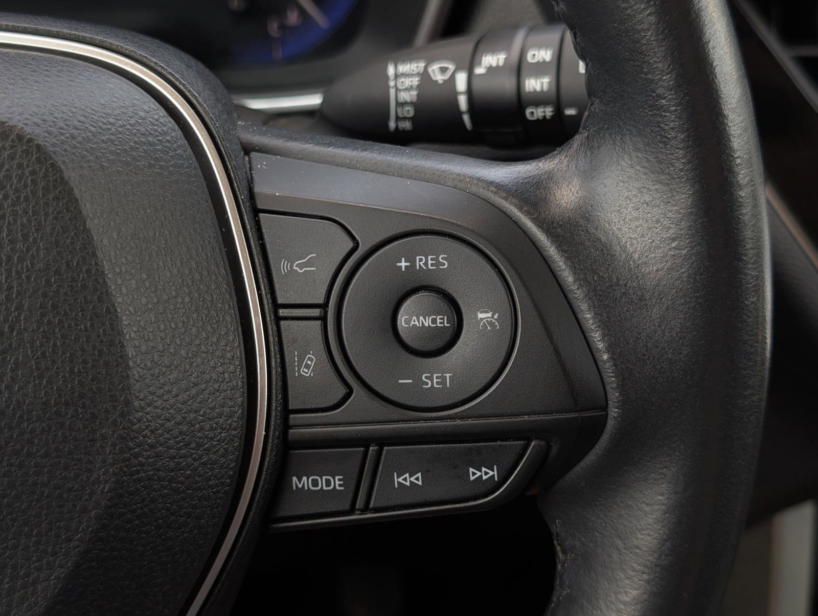 2022 Toyota Corolla Cross XLE photo 16