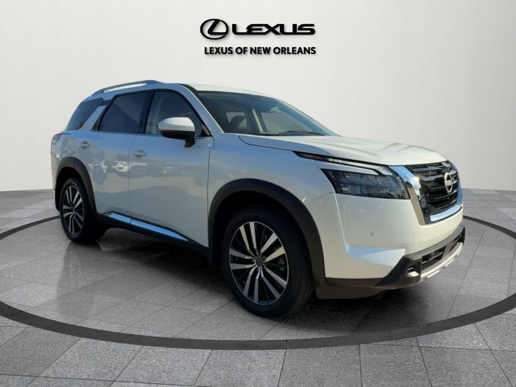 2025 Nissan Pathfinder Platinum's photo