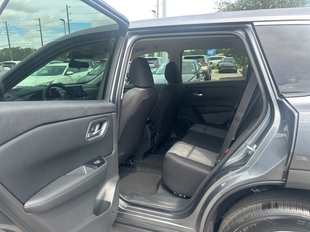 2026 Nissan Rogue SV photo 16