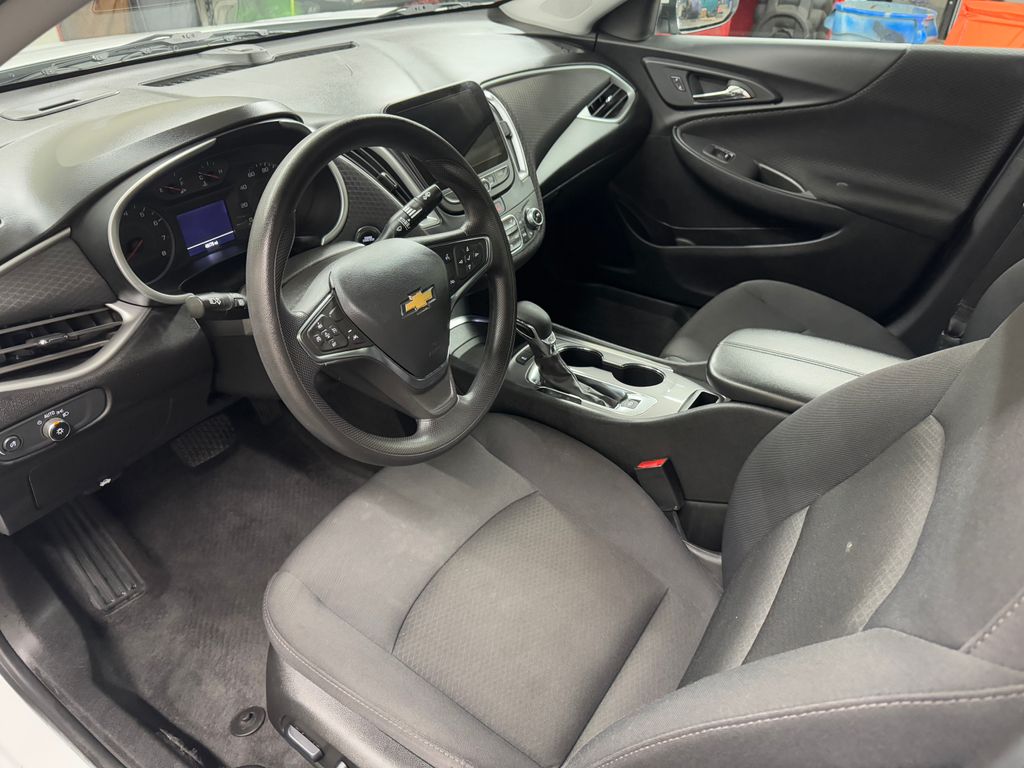 2024 Chevrolet Malibu 1LT photo 13