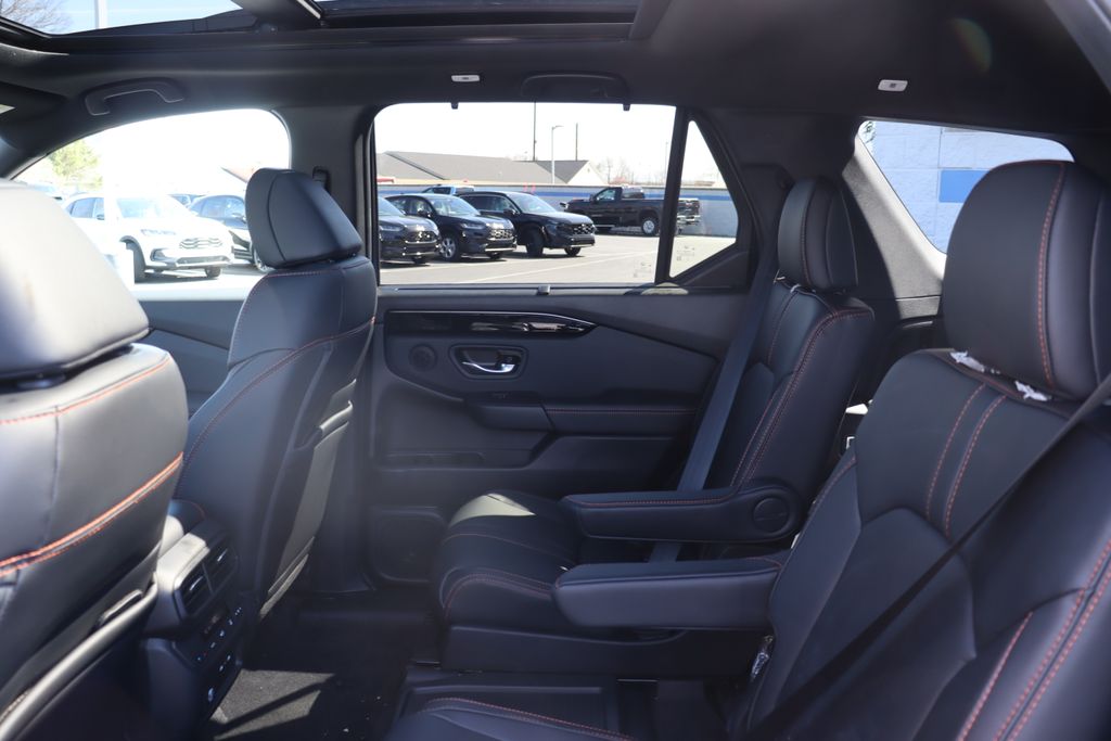 2025 Honda Pilot TrailSport photo 12