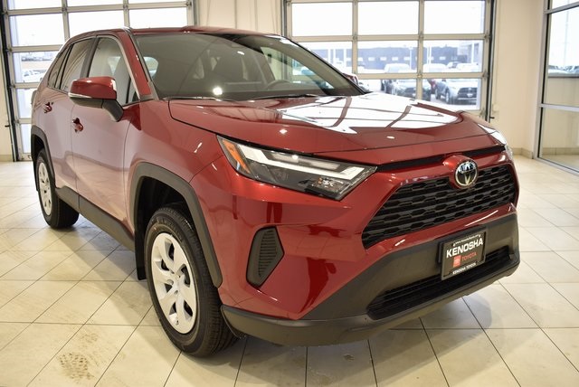 2025 Toyota RAV4 LE's photo