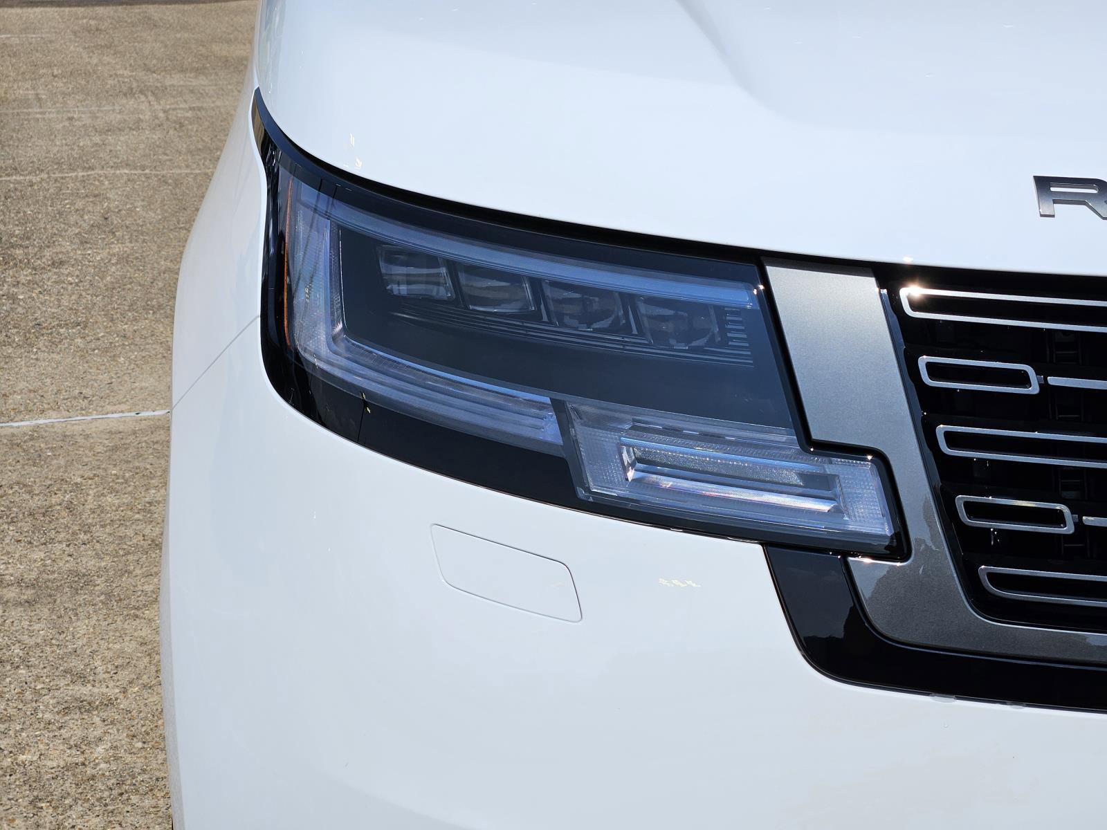 2025 Land Rover Range Rover SE photo 3