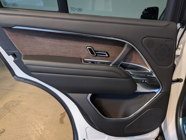 2025 Land Rover Range Rover SE photo 23