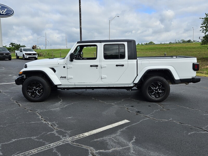 2022 Jeep Gladiator Sport S photo 4
