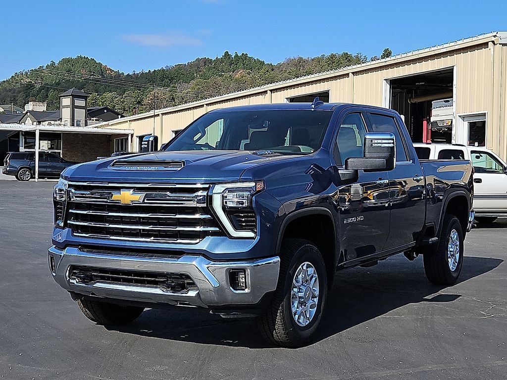 2025 Chevrolet Silverado 2500HD LTZ photo 4