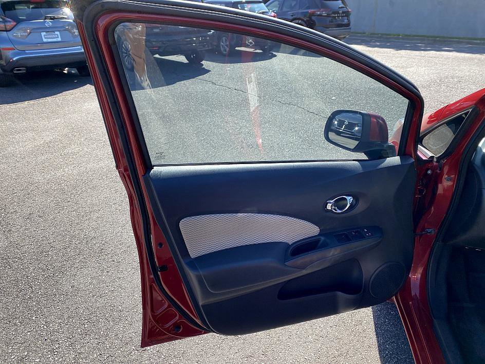 2014 Nissan Versa Note SV photo 11