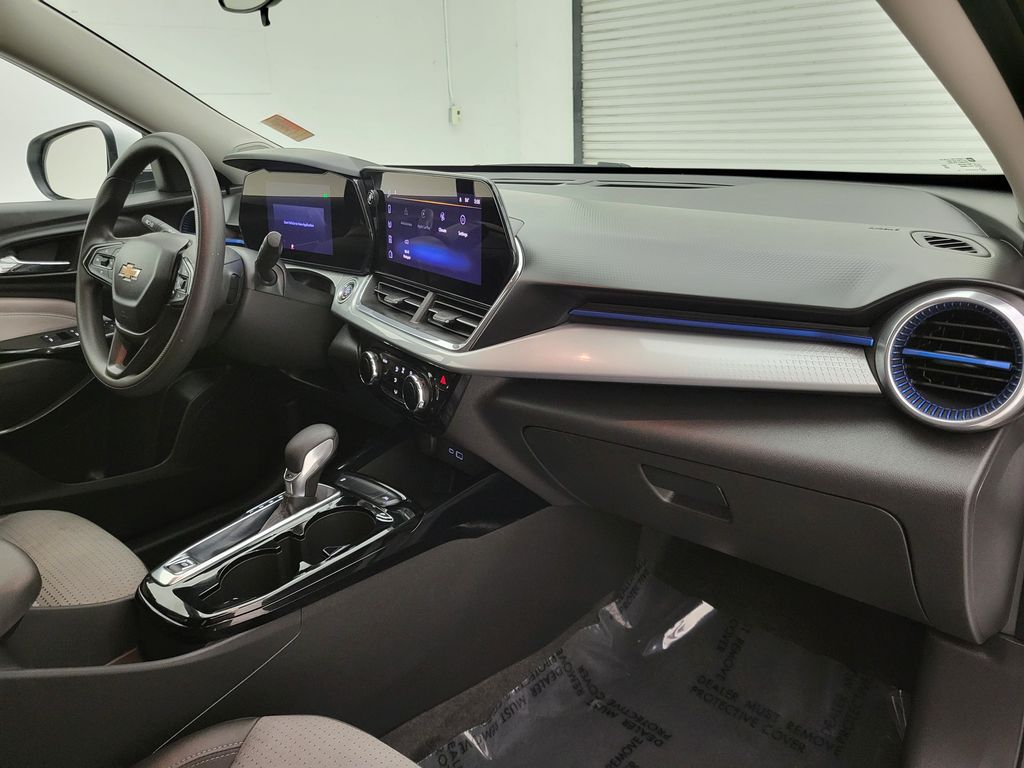 2024 Chevrolet Trax LT photo 24