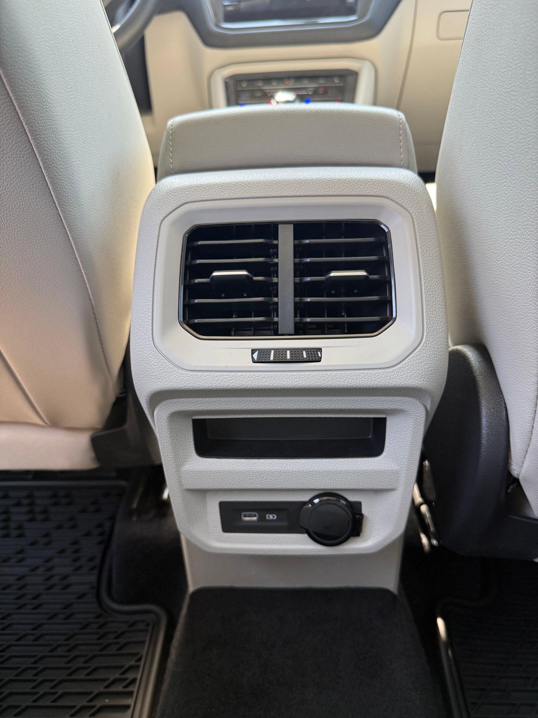 2024 Volkswagen Tiguan SE Wolfsburg Edition photo 24