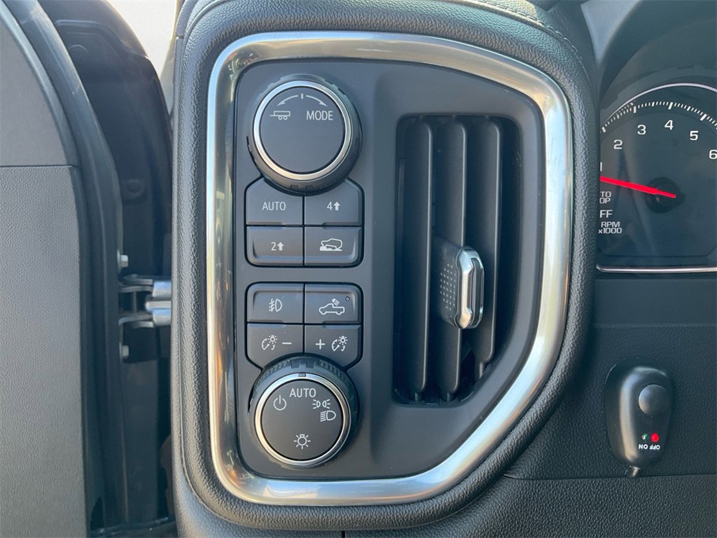 2020 Chevrolet Silverado 1500 RST photo 11